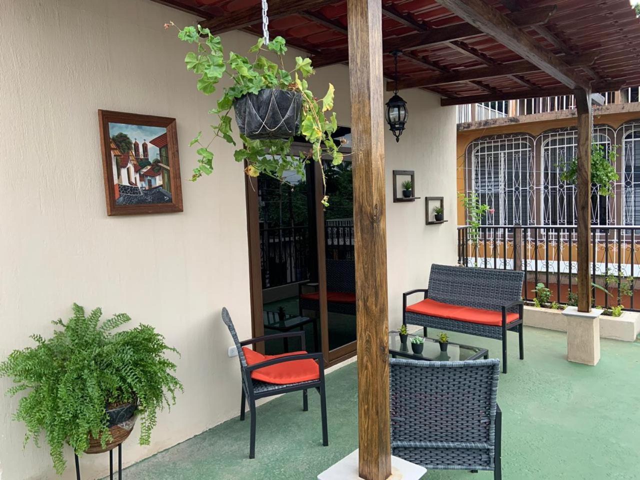El Meson De Los Abuelitos Retalhuleu Exteriér fotografie